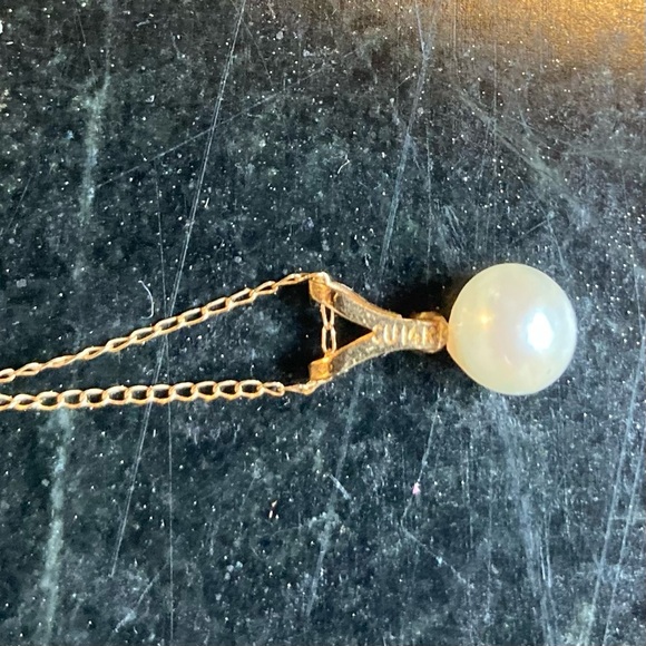 Dainty Gold Necklace w/ Pearl and CZ - Picture 6 of 6